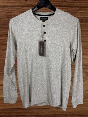 Tailor Vintage Men’s Stretch Long Sleeve Henley. Size Small